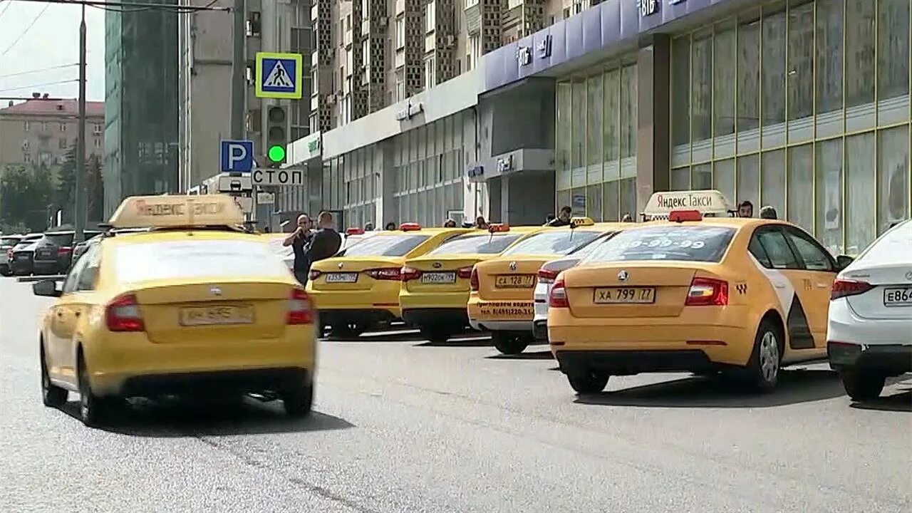 Водитель такси. Путин такси. Такси максим. Яндекс такси фото. Таксисты бомбилы.