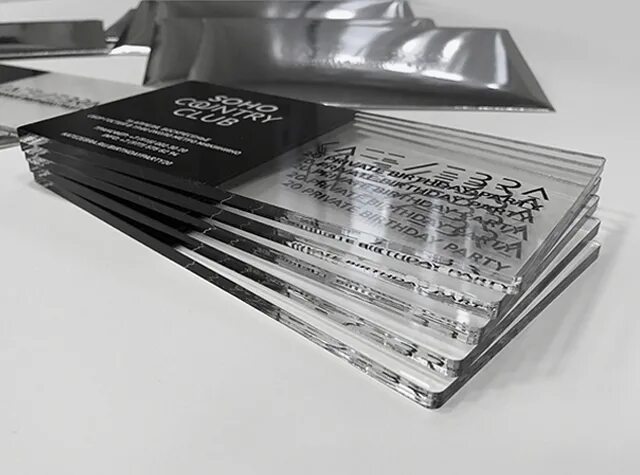 печать на прозрачном пластике