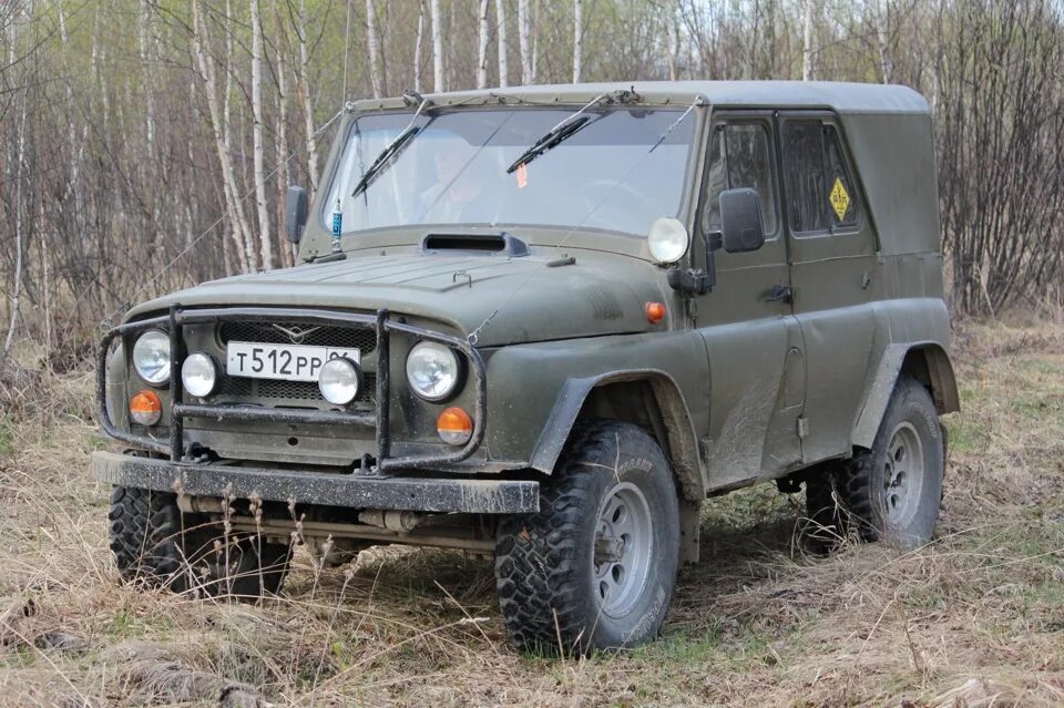 Уаз-31512 легковой автомобиль. Уаз на 30 колесах. Уаз 31512 колеса. Уаз 31512 на 33 колесах. Резина вл 30 на уаз.