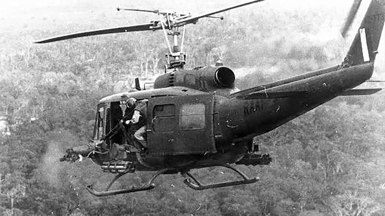 Uh 1 вьетнам. Uh-1 iroquois во вьетнаме. bell uh-1 iroquois вьетнам. хьюи вертолет вьетнам. вертолет bell uh-1 iroquois raaf.