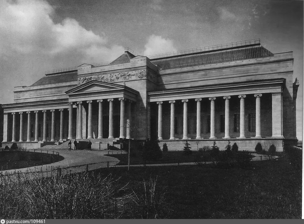 Какой театр был создан в 1898