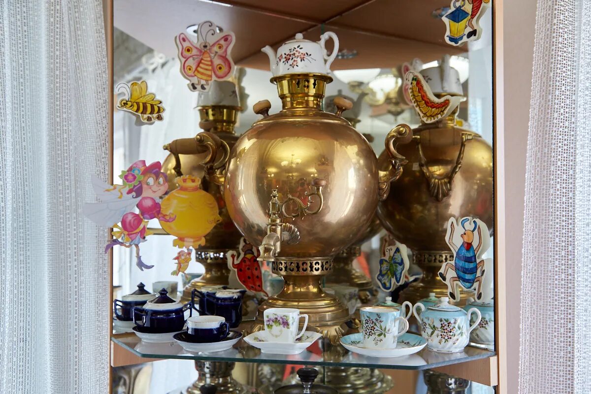 Хохлома классическая. Самовар череповец. Музей самоваров в ивантеевке. Хохломская роспись самовар. Музей самовара в городе череповец.