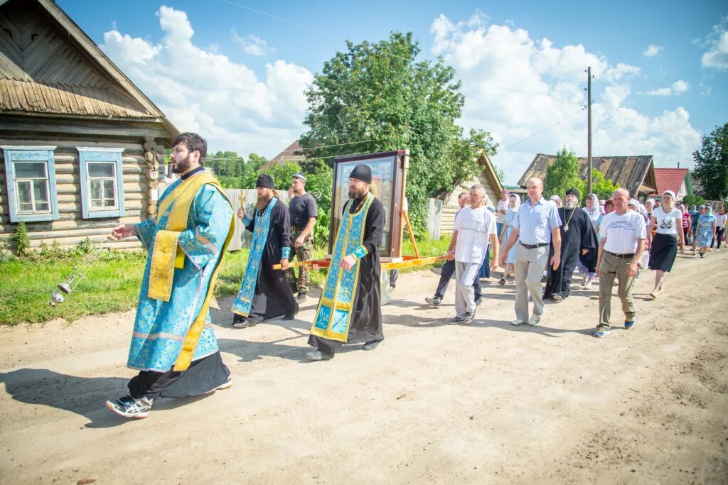 Погода старые дороги на 10 дней. Деревня старые Зятцы Удмуртия. Храм в селе старые Зятцы. Старые Зятцы Якшур Бодьинский район. Храм в новых Зятцах Удмуртия.