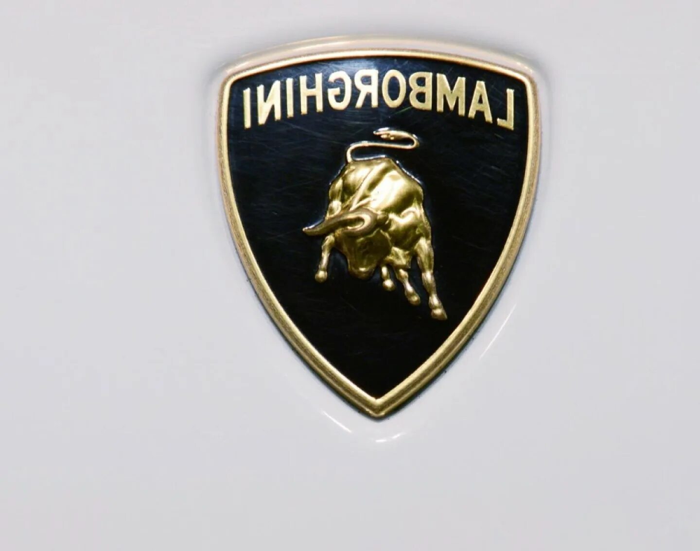Новый значок ламборгини. Марка Ламборджини. Lamborghini логотип. Ламборджини шильдик. Ламборджини лейбл.