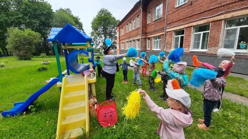Город волжский фонтаны. Волжский парк аттракционов. Город волжский двор детская площадка. Город волжский,город любимый. Волжский население.