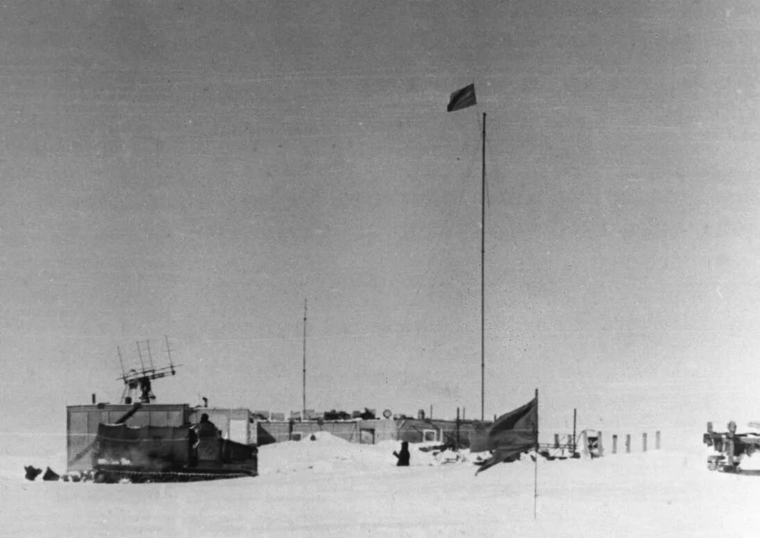 Декабрь 1958 года. Станция Восток 1957. Антарктическая станция Восток 1957. Советская антарктическая станция «Восток» 1958 год. Станция Восток 1969.