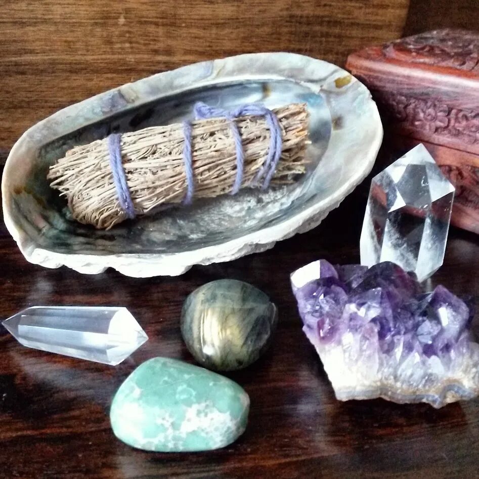 Сильный магический камень. Магические натуральные камни. Волшебный камень. Магический Кристалл в Камне. Магия кристаллов.