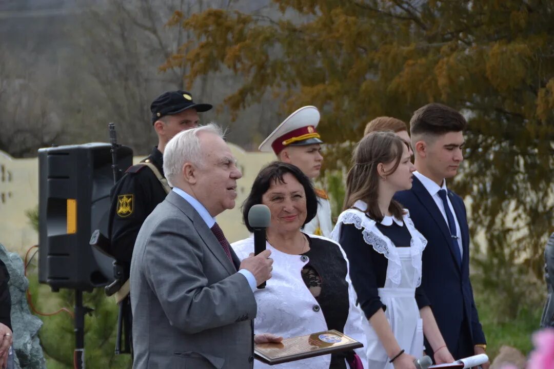 Перевальненская школа. Элжур перевальненская школа федоренко. Перевальненская школа электронный журнал. Перевальное школа 5 а. И.