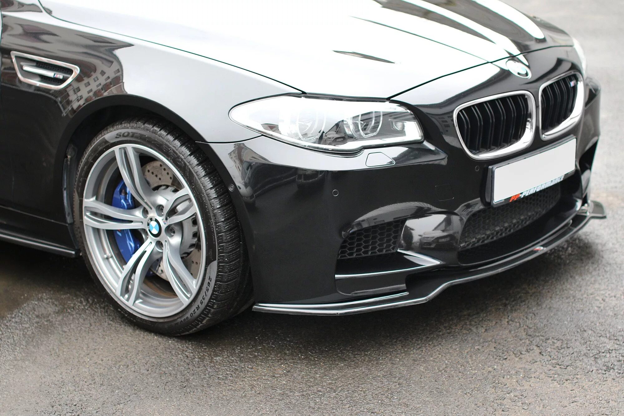 BMW m5 f10. BMW m5 f10 бампер. М бампер БМВ м5 ф10. Сплиттер BMW f10. Бампер бмв м5