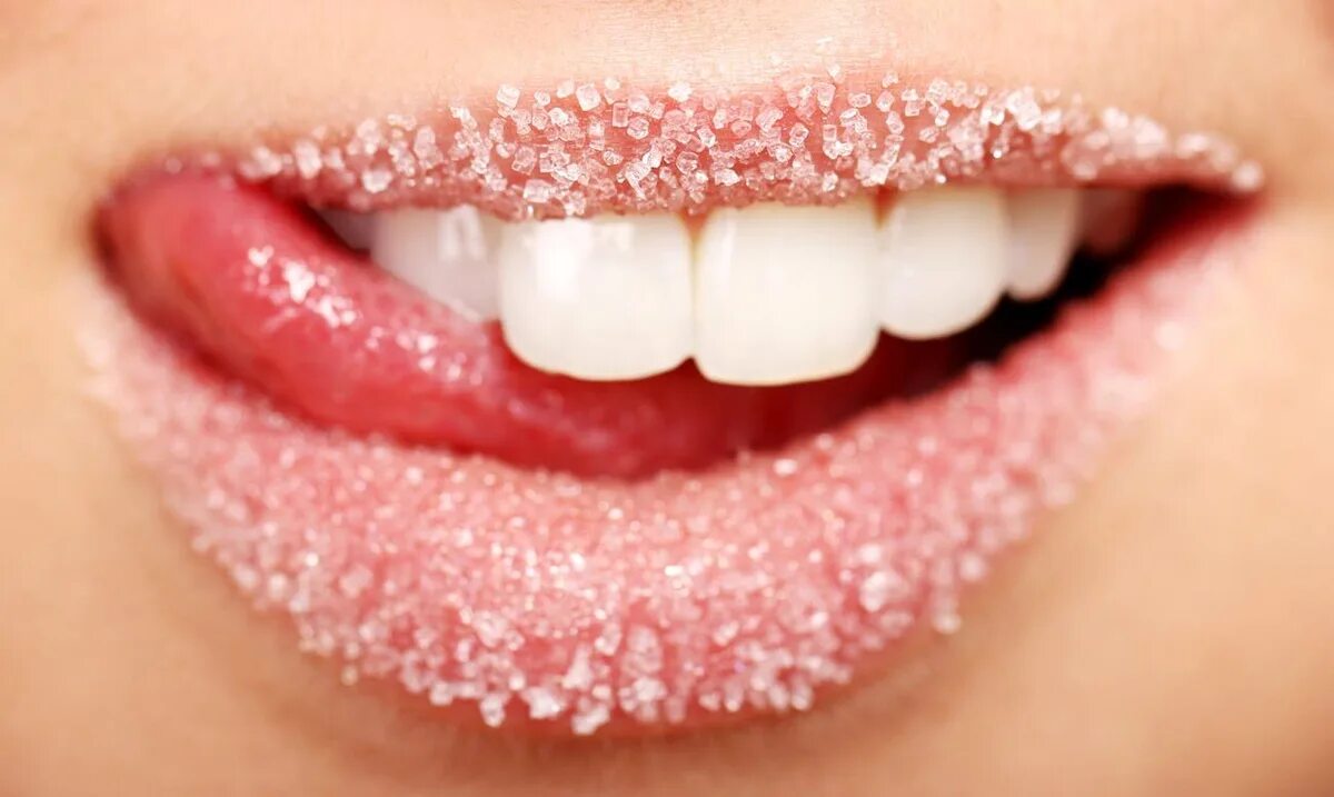 Почему сладко во рту причины. Сладкое и зубы. Сахарные губы. Сладкое для зубов.
