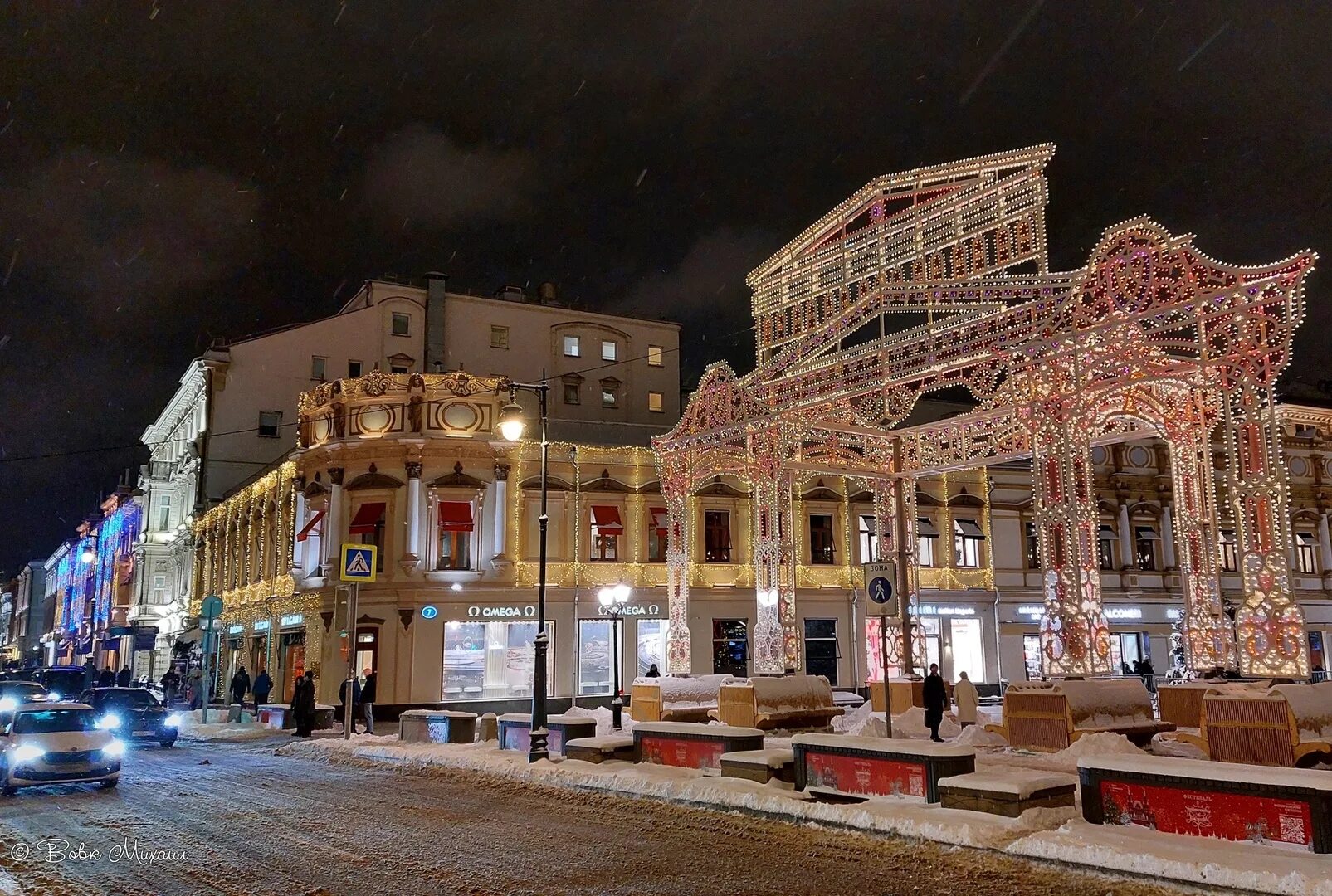 Рождество люди на улице. Рождество в москве. Фестиваль путешествие в рождество тверская улица в москве. Путешествие в рождество. Арбат москва 2022.