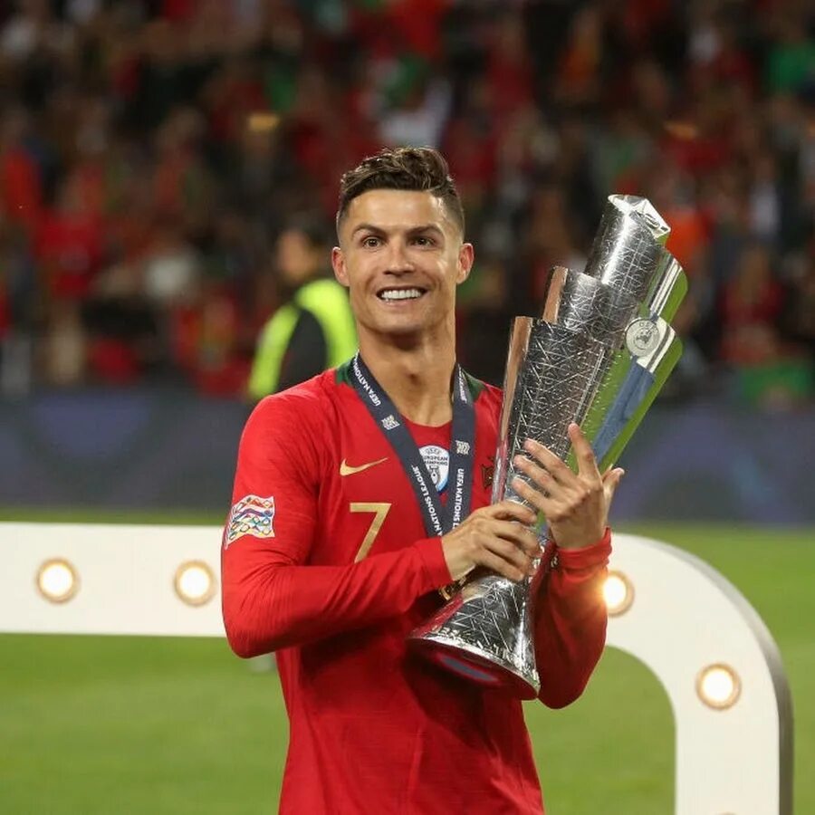Эффект роналду аль наср. Cristiano ronaldo king. Канал роналдо на ютубе. Финты роналдо классная песня. Канал роналдо на ютубе.