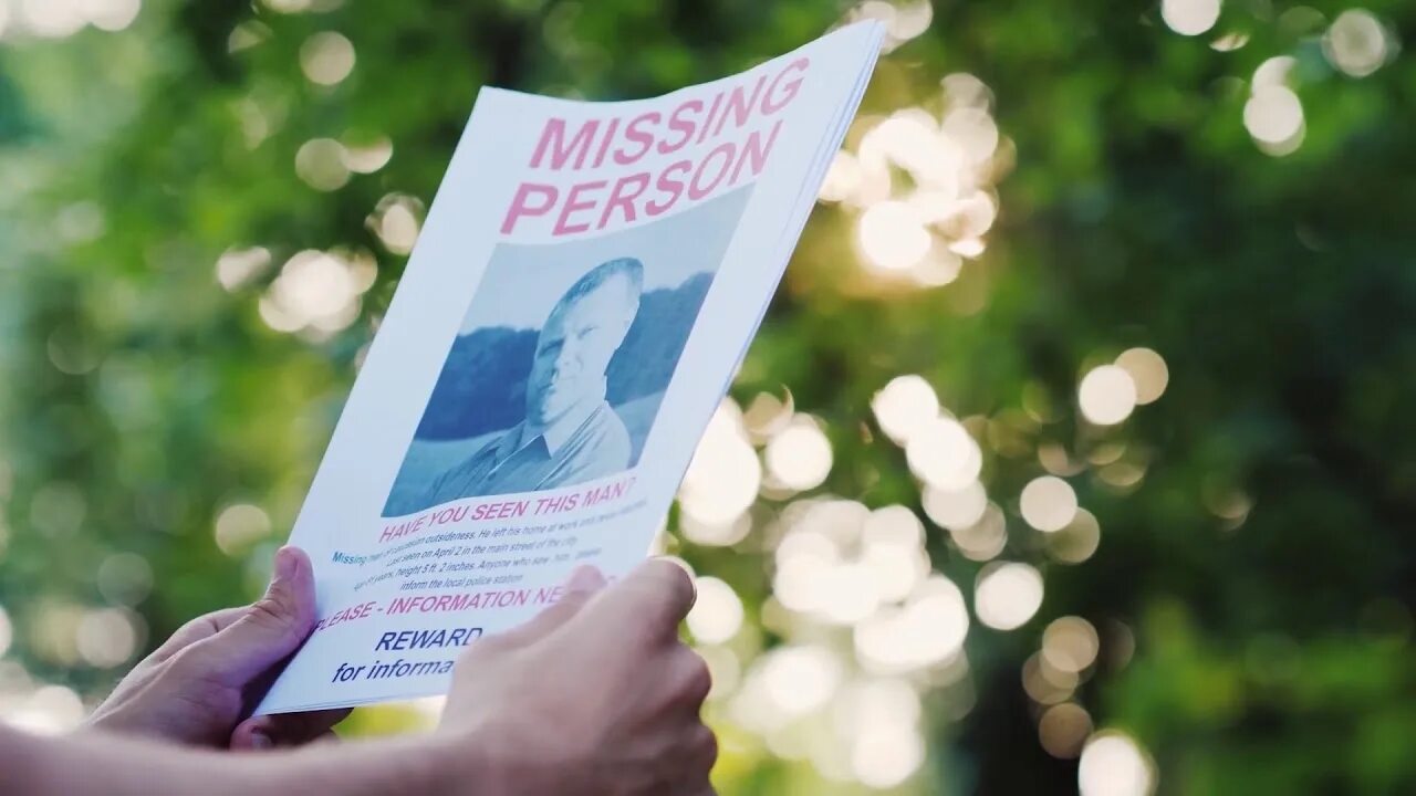 If i go missing. Missing person announcement. missing person poster. человек держит флаер.