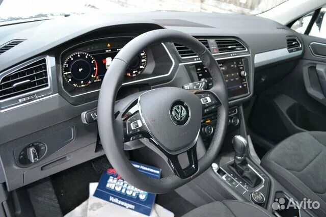 VW Tiguan Торпедо. Фольксваген Тигуан торпеда. Volkswagen Tiguan 2017 салон. Тигуан 2017 Торпедо.