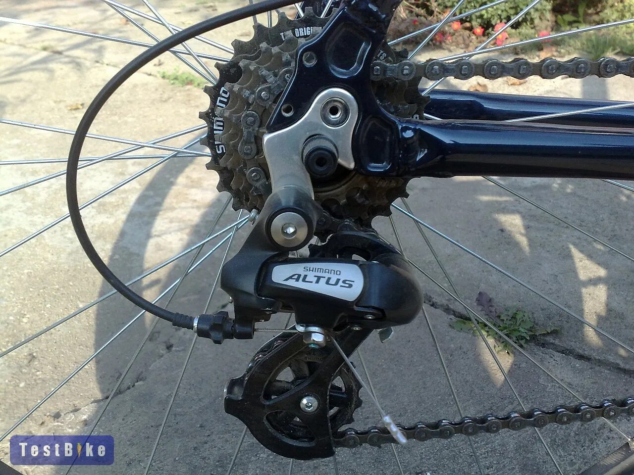 Переключатель скоростей фото. Трансмиссия Shimano Altus 9. Shimano Altus с цепью. Переключатель шимано диор. Переключатель скоростей сат 432е.