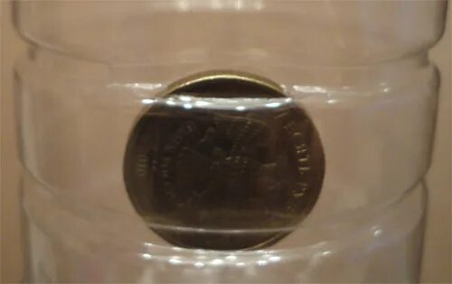 секрет фокуса с бутылкой и монеткой. Pdceym монетку в бутылку игра.