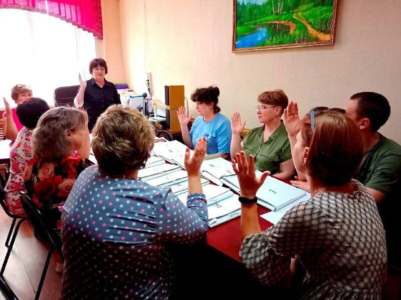 Надпись председатель уик. Сайт администрации ленинского района волгоградской области. Уик выборы. Пенсионный фонд хасавюрт. Пожилые для встреч.