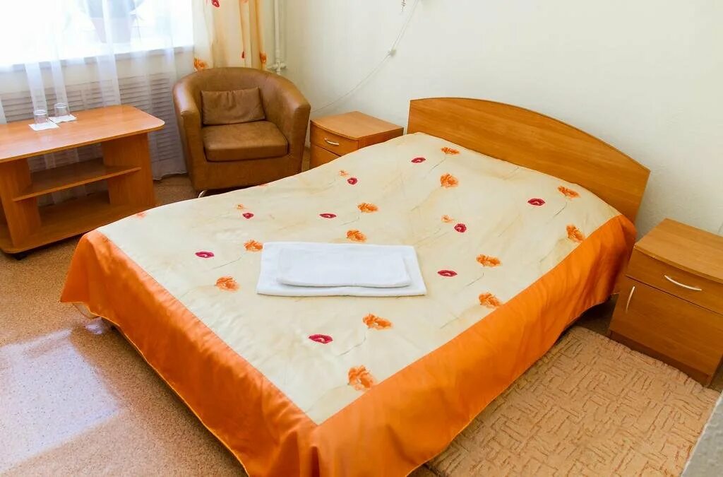 Гостиница в кирове день и ночь. Гостиница г. Гостиница г. Герцена 88 киров гостиница. Отель классик киров.