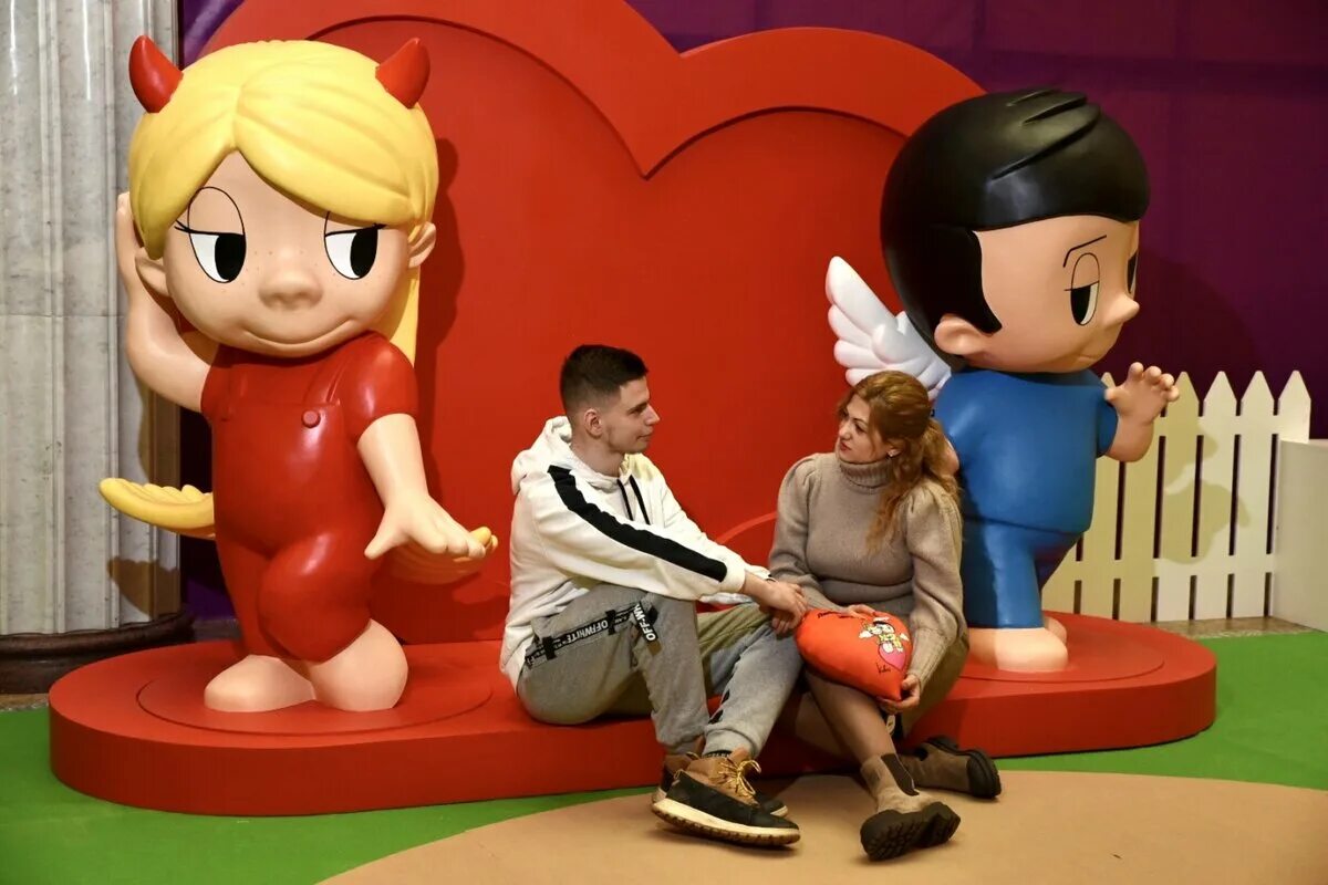 Дети на фестивале детского творчества. Интерактив музей герои. Цдм 90-х фестиваль. Цдм открытие магазина игрушек. Шоу динозавров в москве.