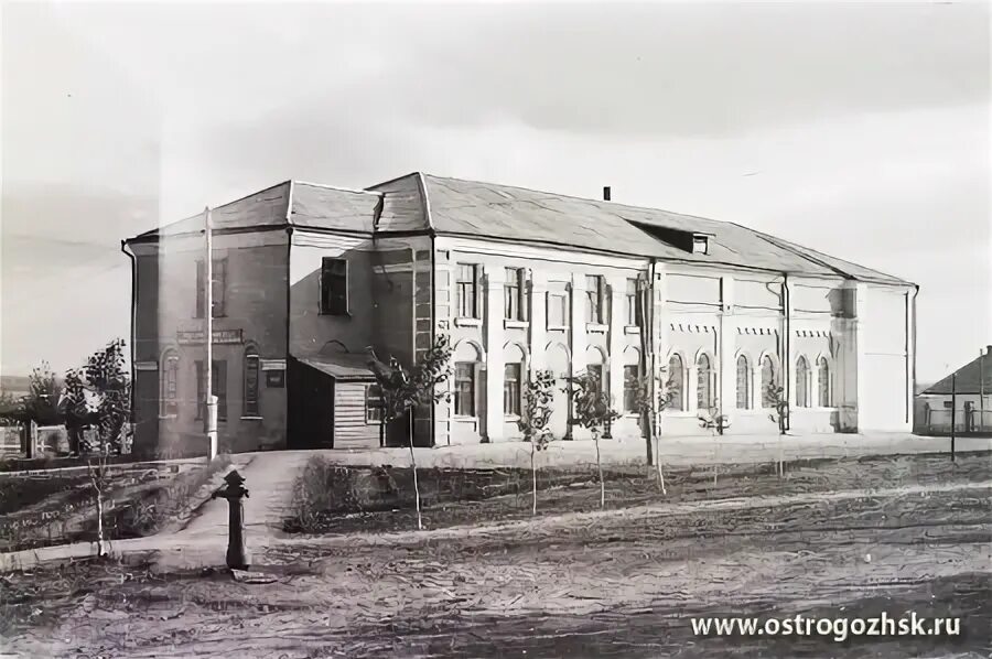 Острогожск 50 лет октября. Старинный Острогожск. Город Острогожск Воронежская область в 20 веке. Троицкая Соборная Церковь Острогожск. Острогожск Воронежская область 19 век.