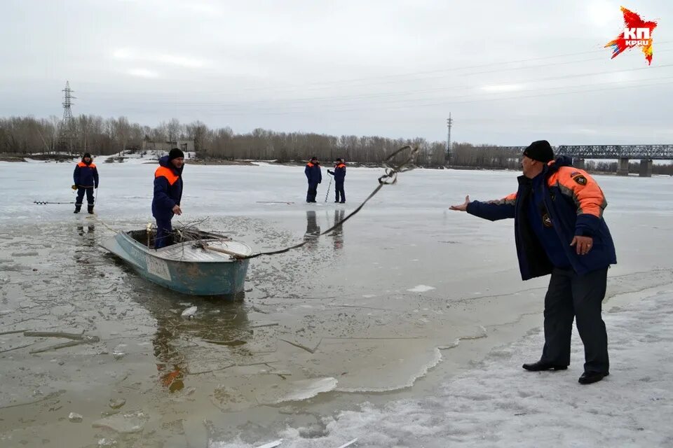 Уровень воды в казани на сегодня. Высокий уровень воды. Уровень воды в Оби в Бобровке. Уровень воды в Оби 2022 года в Новосибирске март. Уровень воды в Оби в Барнауле в 2014-м году.