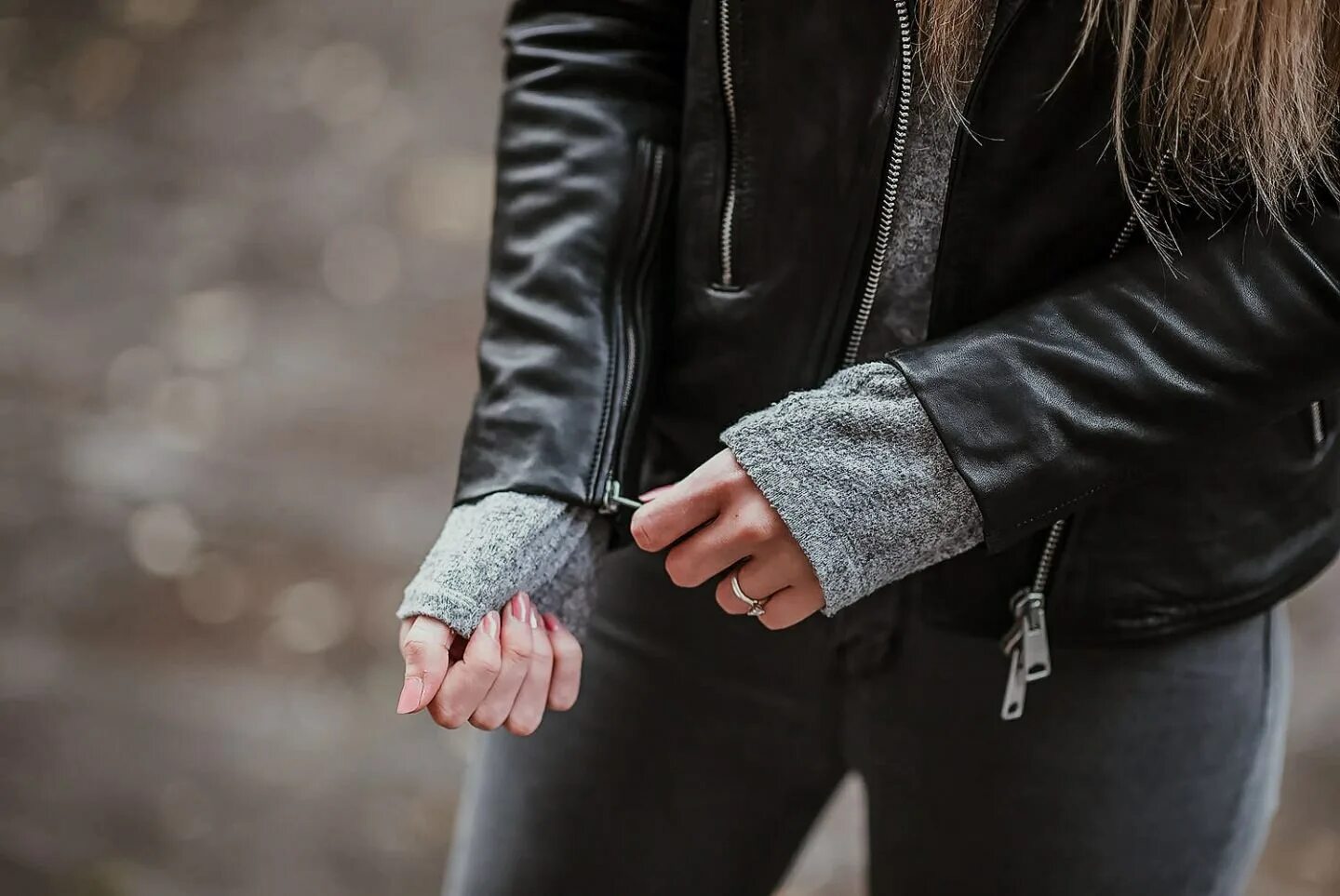 Плащ и сапоги. В кармане шуба плащ и сапоги. В кармане шуба плащ и сапоги. Плащ кожаный сапоги перчатки. Плащ с полусапожками.