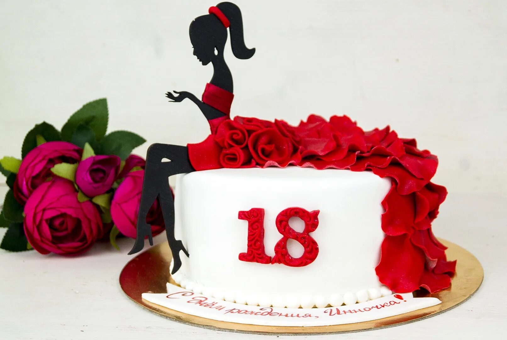Картинка с днем рождения девушке 20 лет. Торт для девушки. Торт на 25 лет девушке. Тортики на день рождения женщине 30 лет.