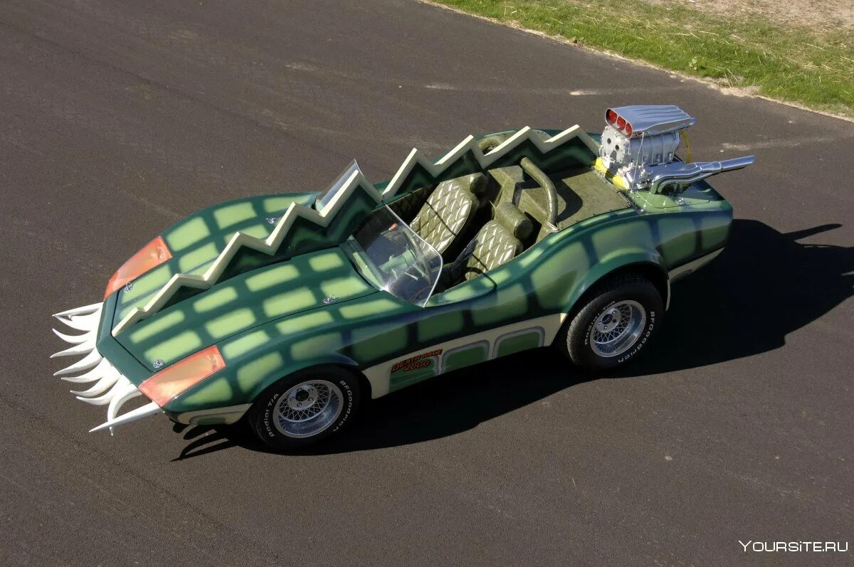 Машина из крокодила. Alligator машина. Машина крокодил. Крокодильчик машина. Крокодил на пульте управления.