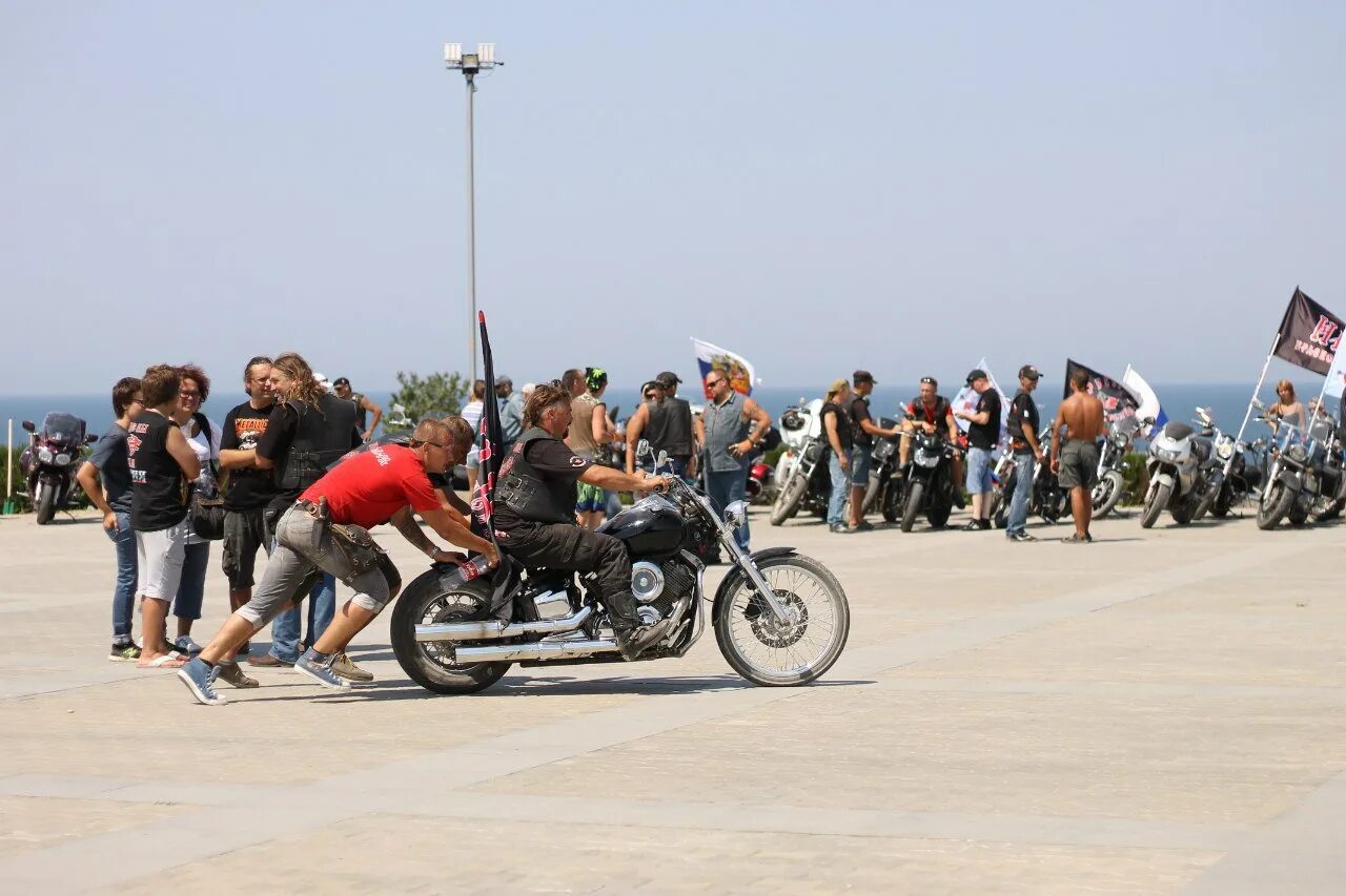 байк слет ирбит. байк слет. малоярославец мотослет 1999. слет ретро мотоциклов. байк слет.