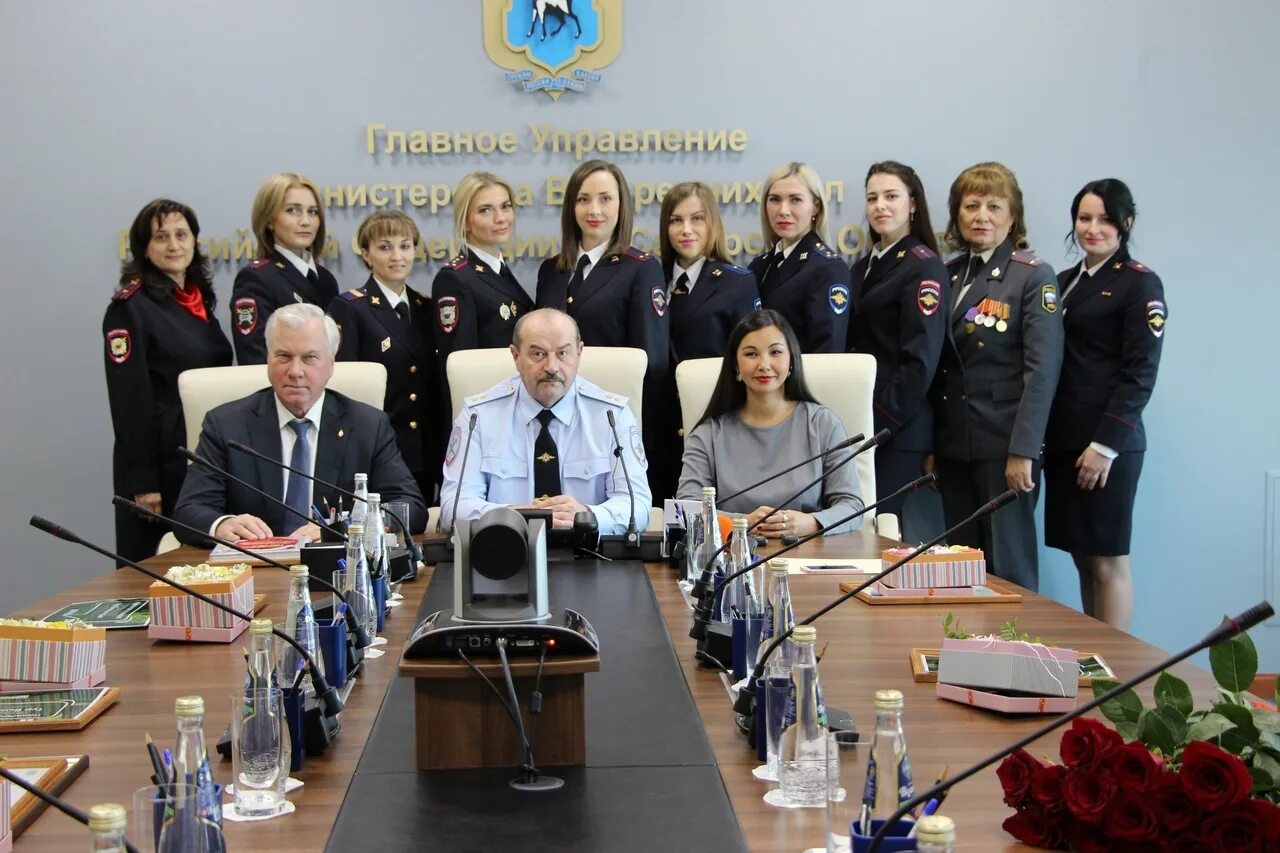 Дежурная часть гибдд. Сотрудник мвд. Управление полиции самара. Управление полиции самара. Гу мвд по самарской области.