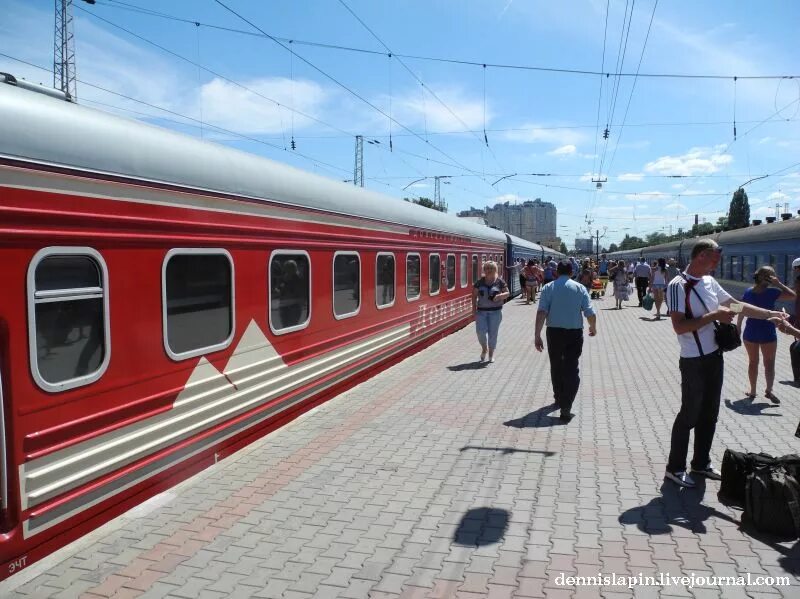 Жд москва донецк. Жд москва донецк. Поезд москва донбасс. Пассажирский вагон уз. Фирменный поезд донбасс.