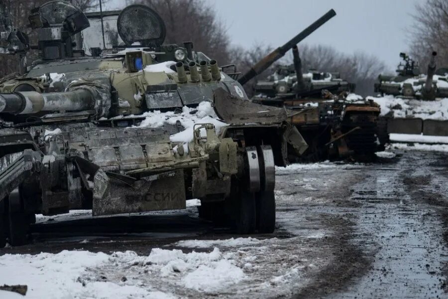 Т72 Дебальцево. Подбитый т72 Дебальцево. Т-72 ВСУ. Колонны техники на Донбасс т72. Надо бомбить украину