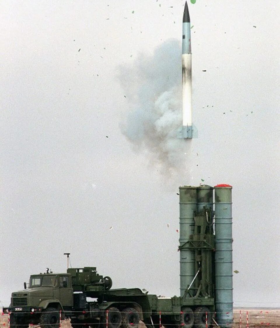 Комплекс с 300. С 300 2 ракеты. С-300пму2. С 300 2 ракеты. S300 missile.