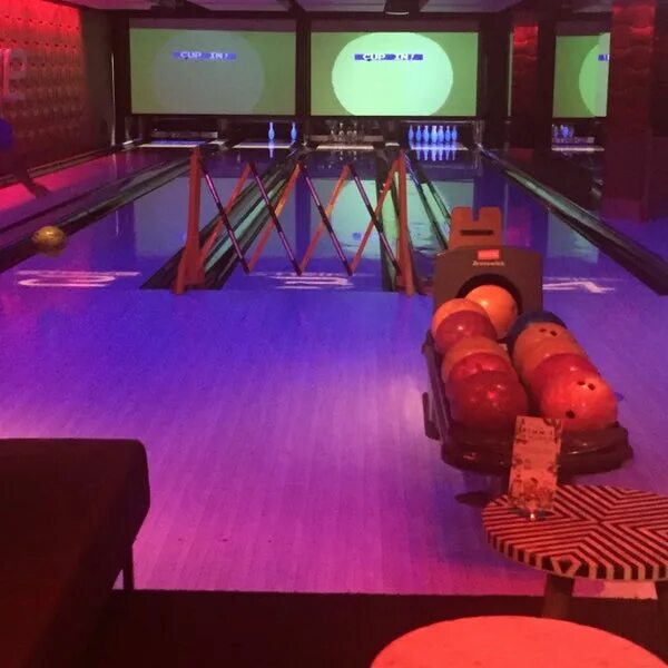 Бар Strike Bowling Bar. Голден страйк боулинг СПБ. Голден страйк боулинг спорт бар. Голден страйк Тамбов.