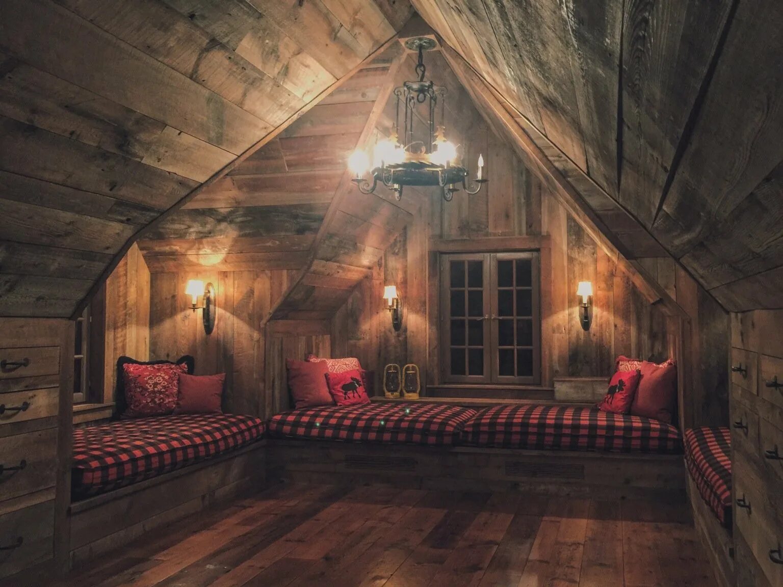 Секрет в каморке. Комната с сундуком. Старая кладовка. Секрет в каморке. Секрет в каморке.