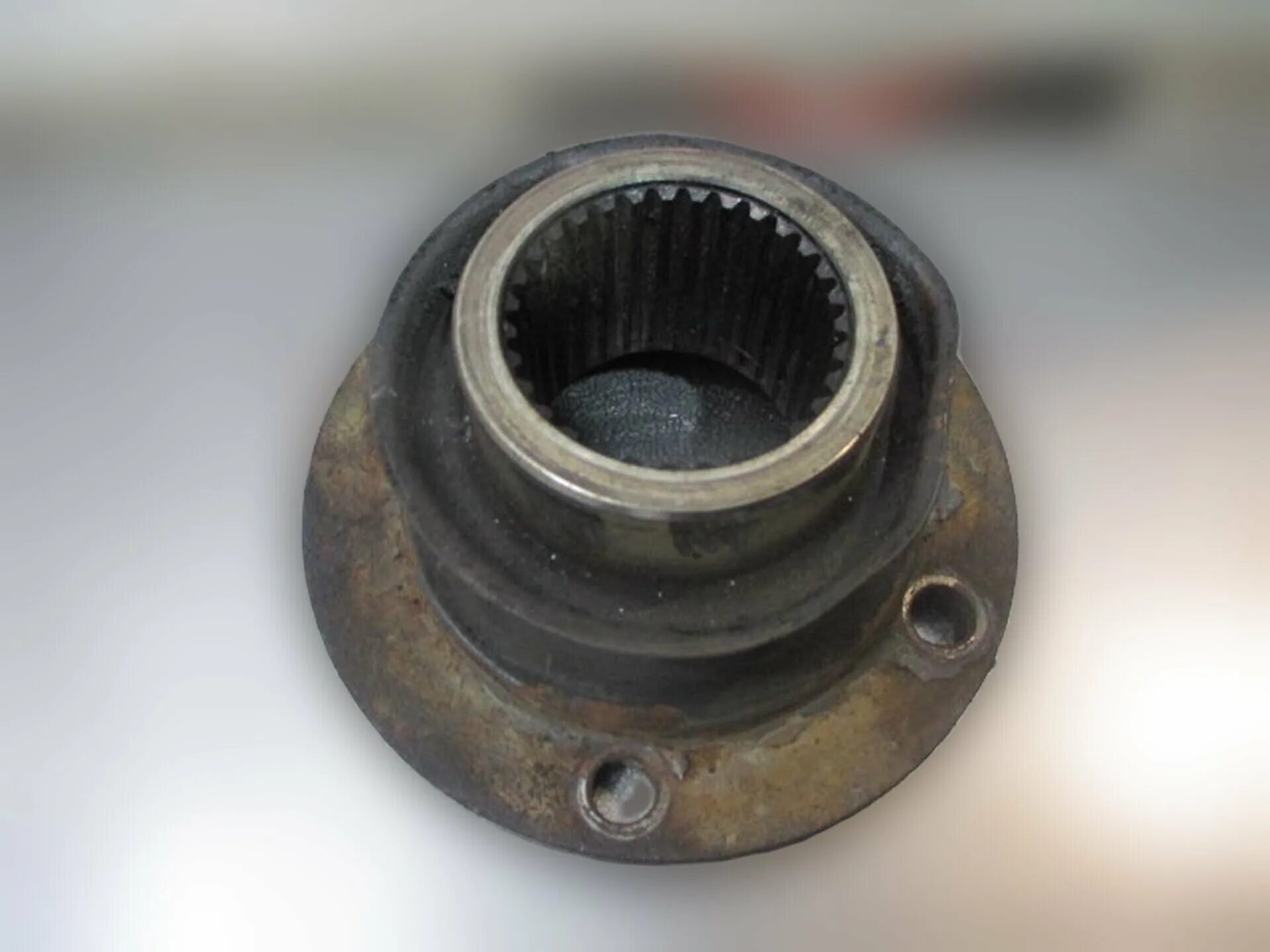 Фланец 250200608 xcmg. Фланец редуктора среднего моста камаз 6520. Фланец заднего моста 8 болтов камаз. Фланец заднего моста маз 5440. Гайка на фланец редуктора ман тгл.