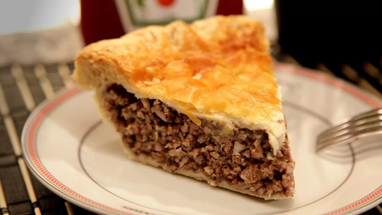 От запаха горячего мясного пирога во мне