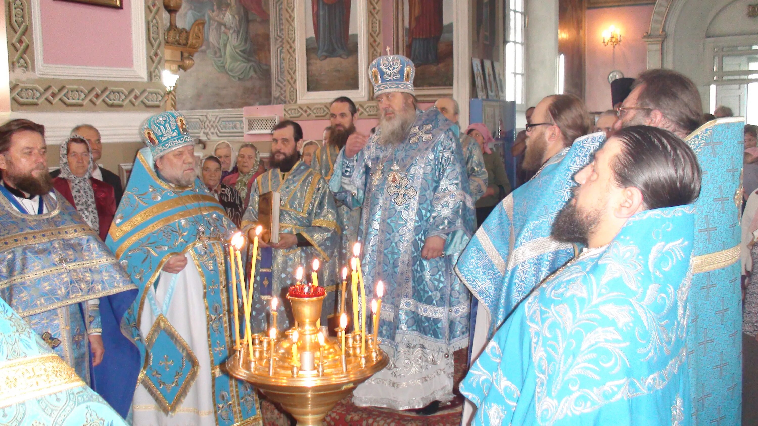 Погода в базарном сызгане ульяновская. Храм Дмитрия Солунского Базарный Сызган. Храм в Базарном Сызгане. Храм Димитрия Солунского в Базарном Сызгане Ульяновск. Храм Дмитрия Солунского Базарный Сызган старинные иконы.