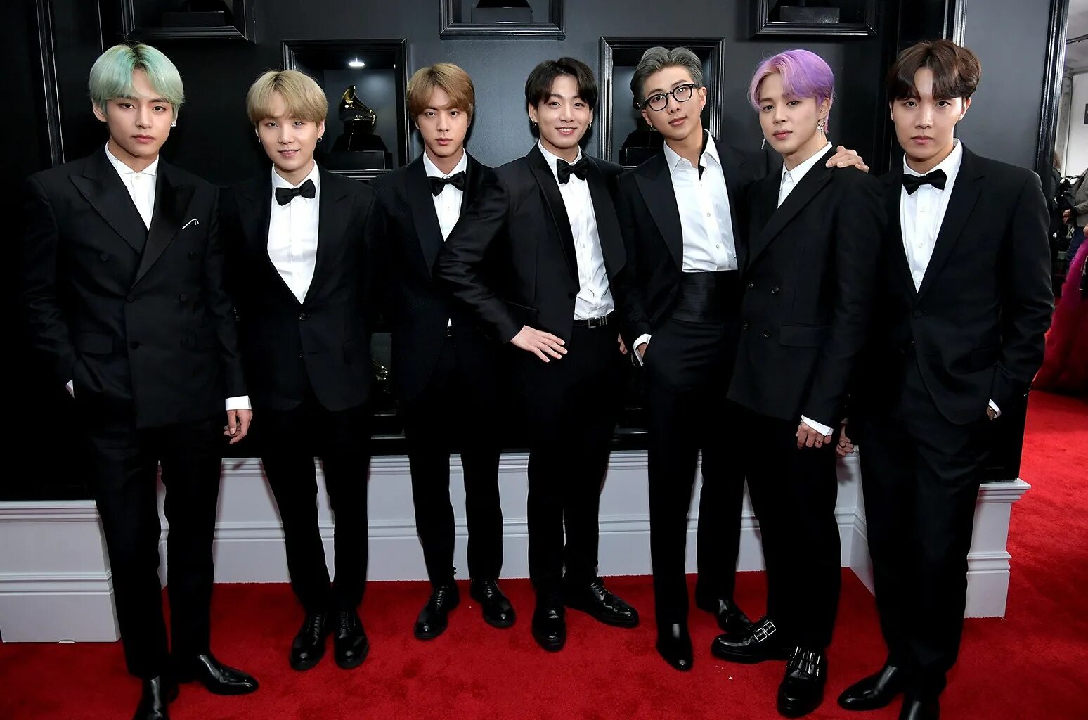 Бтс на премии. БТС Грэмми. BTS Grammy 2019. BTS на Грэмми 2019. Группа БТС 2019.