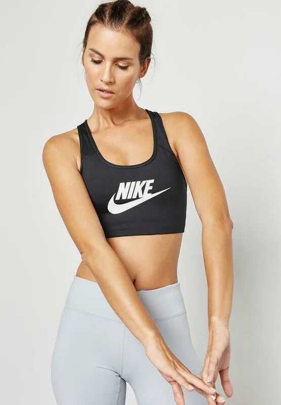 Топик найк. Bra Nike Swoosh. Nike Swoosh Futura Bra. Спортивный топ бра Nike. Топ Nike Swoosh.