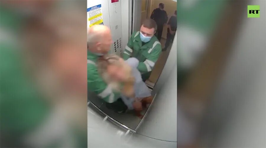 Девочка попала в психушку. Бал безумцев 2021. Девочка лежит в больнице. Девочка попала в психушку. Бал безумных женщин 2021.