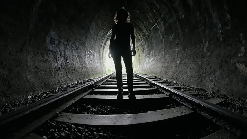 Девушка в черном туннеле. Kafka Star Rail Dark. Railway in Dark. The girl is standing in the Darkness on the platform.. Shorts in the dark