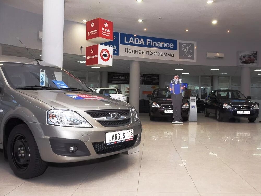Автоваз 2022. Автокредит автоваз. Выдача автомобиля. Автосалон автоваз. Автокредит автоваз.