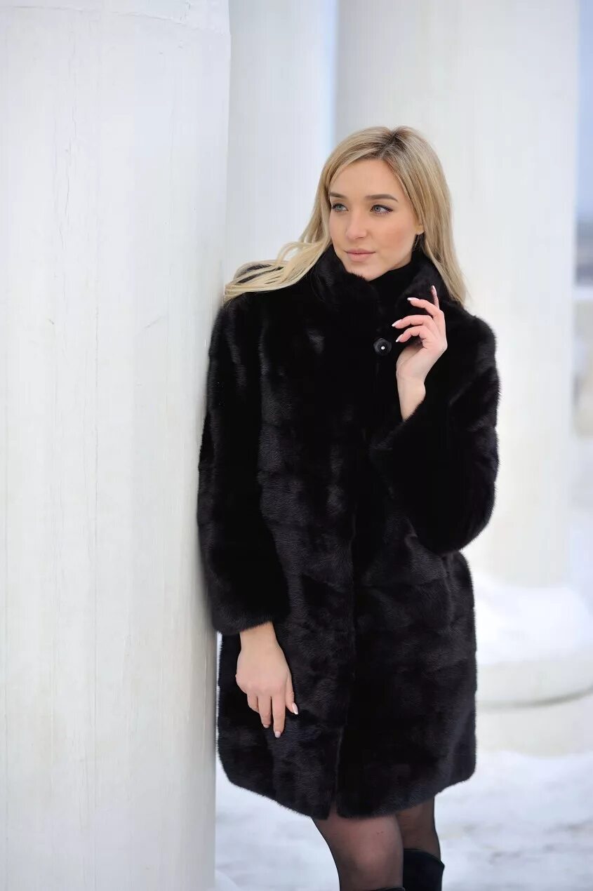 Кировская фабрика шубы норка. Кировская меховая фабрика. Норковая шуба кировской меховой фабрики. Норковая шуба кировской меховой фабрики. Шуба норковая москвичка графит.