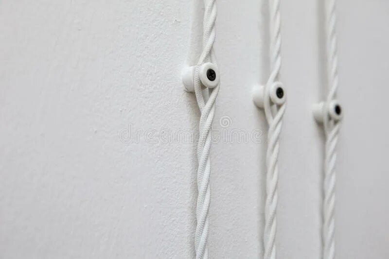 Проводка бел. Ретро розетки веркель. Витой провод в интерьере. К4518 wago для распаячных коробок. Провод для наружной проводки.