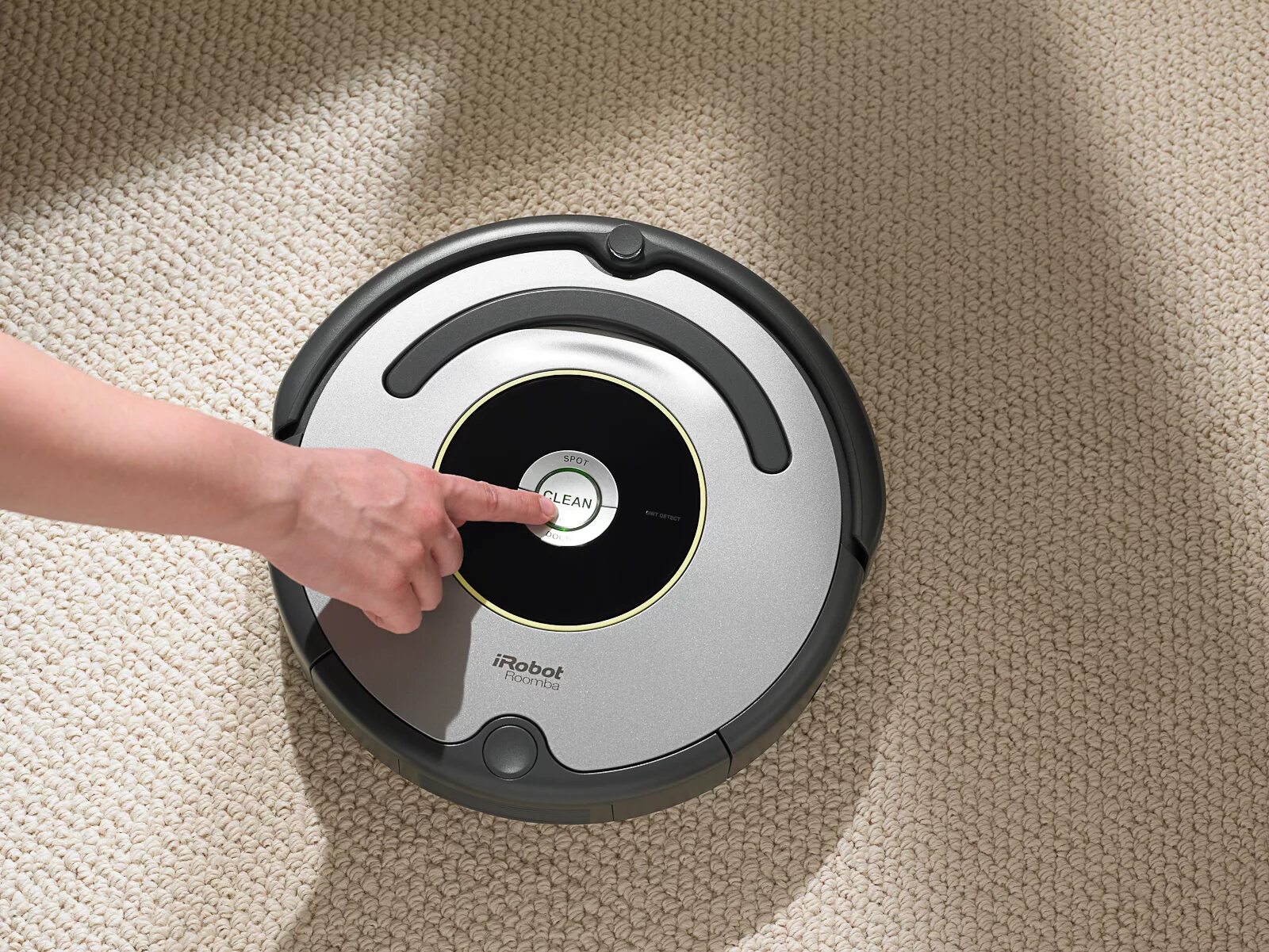 Управление пылесосом с телефона. Робот пылесос Roomba 620. Робот пылесос IROBOT Roomba. IROBOT Roomba 630. Пылесос IROBOT Roomba 616.