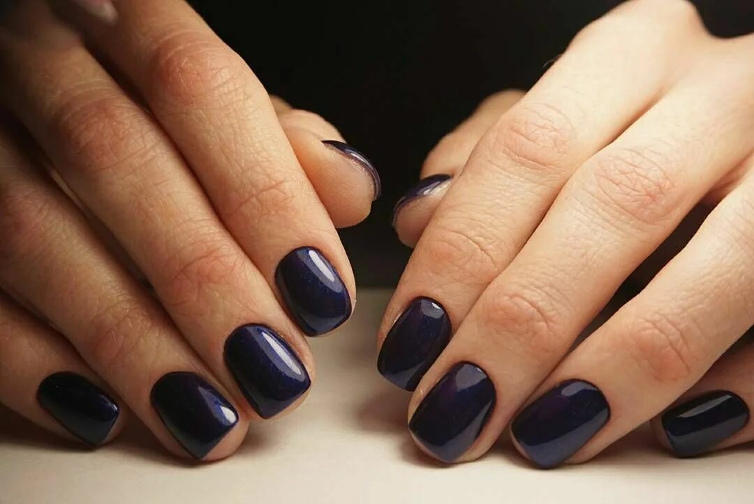 маникюр однотонное покрытие. маникюр на короткие овпльные рогтм. натуральный маникюр на коротких ногтях. однотонное покрытие ногтей. гель лак однотонный.