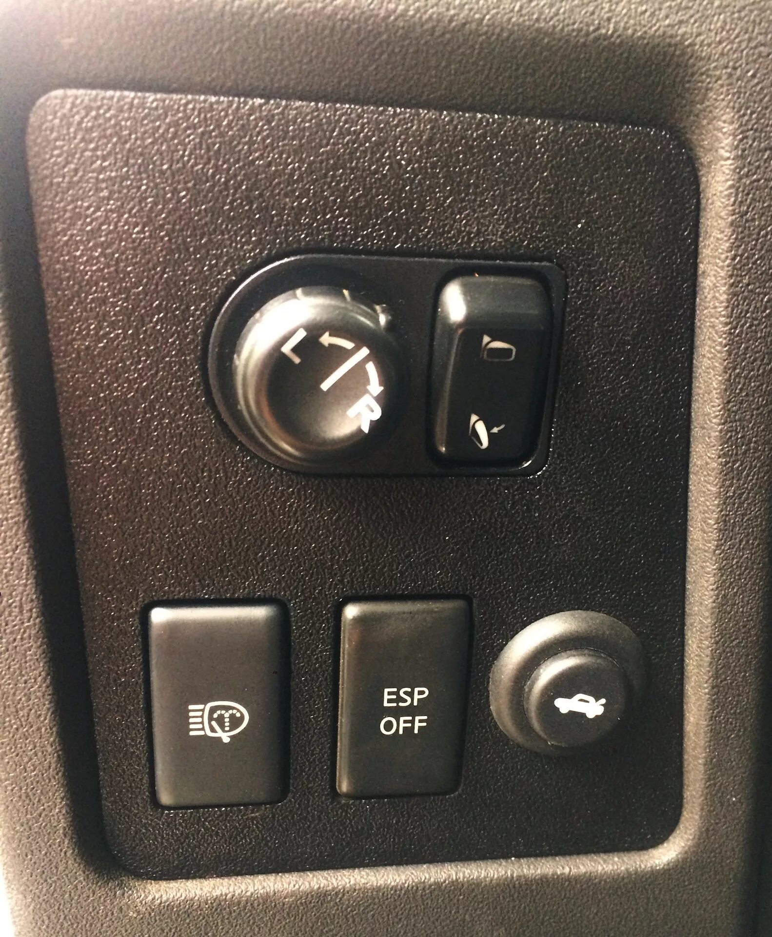 Кнопки nissan qashqai. Nissan qashqai j10 кнопка открывания. Nissan qashqai j10 кнопка багажника. Кнопки nissan qashqai. Nissan qashqai j10 кнопка багажника.