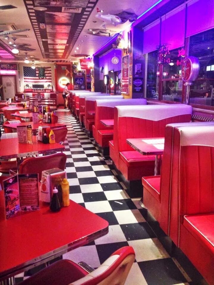 Американское кафе в стиле 50-х. Flo's diner. Американский дайнер. Сеньор динер. Дайнер в америке 60-х.