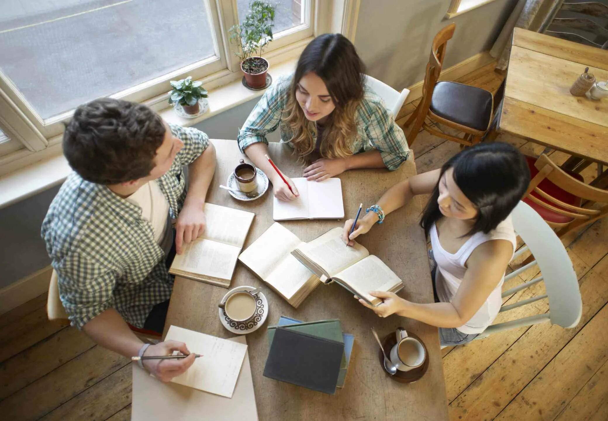 The student is the table. Студент психолог. Круглый стол студенты. Психология для студентов. Группа студентов психологов.